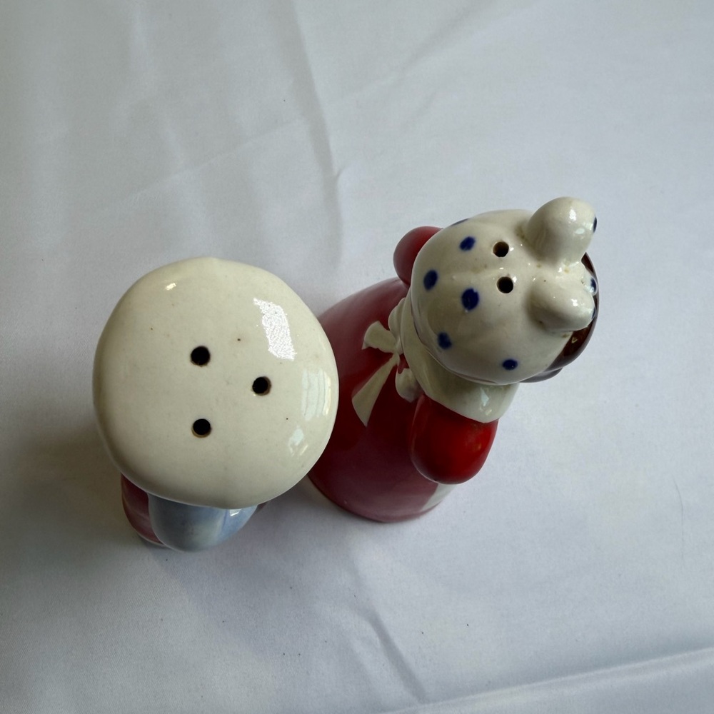Charming Vintage Ceramic Chef and Cook Figurine Salt and Pepper Shakers- 3.5”. - Picture 5 of 6